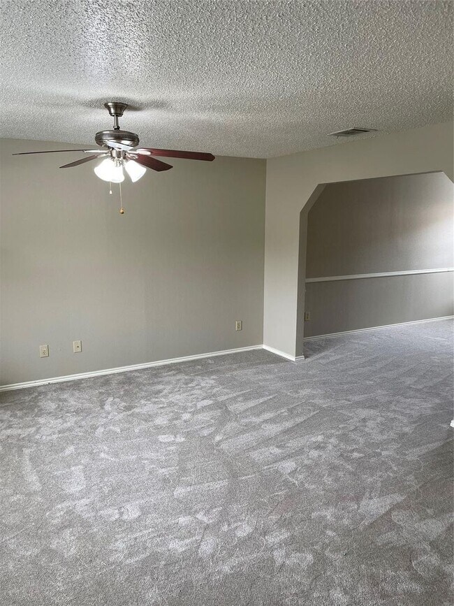 Building Photo - Trails Pl.