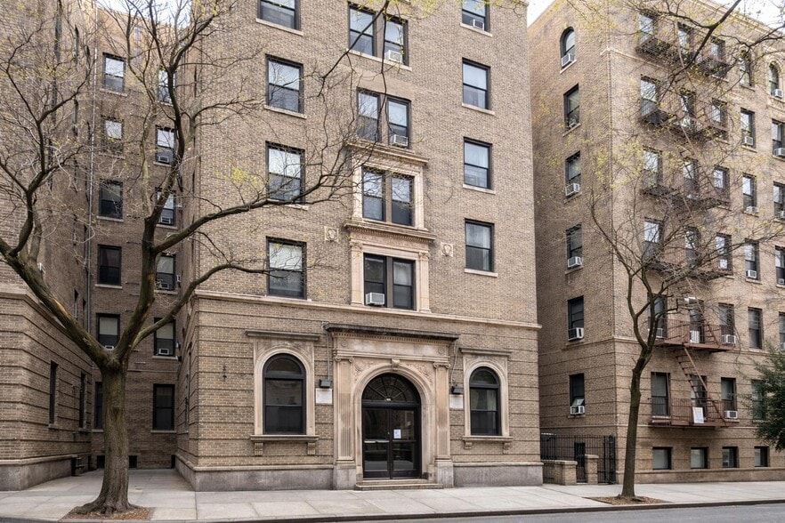 Building Photo - 105 Pinehurst Ave