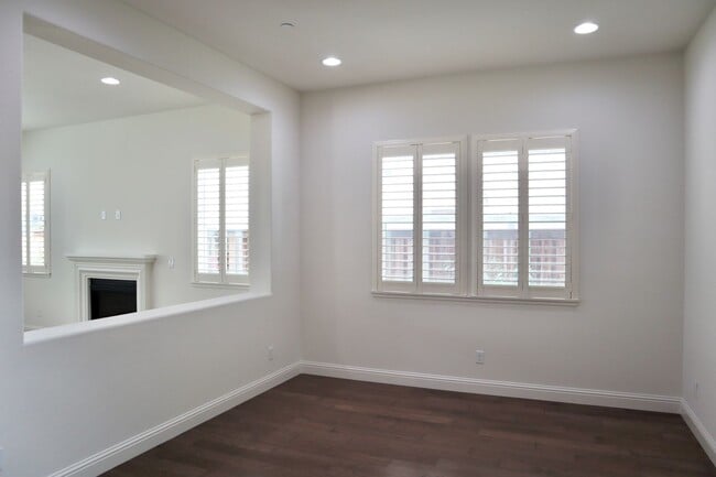 Building Photo - Stunning 3,400 Square Foot Home For Rent! ...