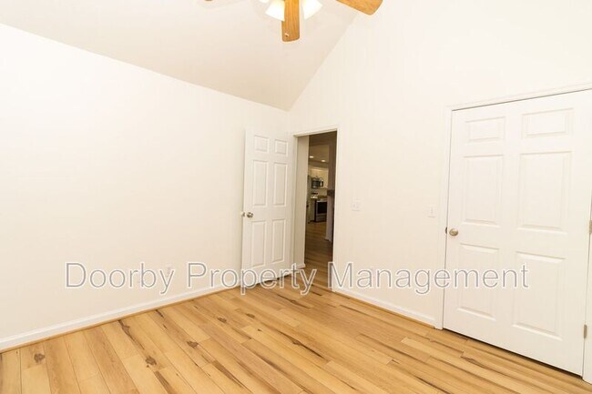 Building Photo - 14 Bunker Dr