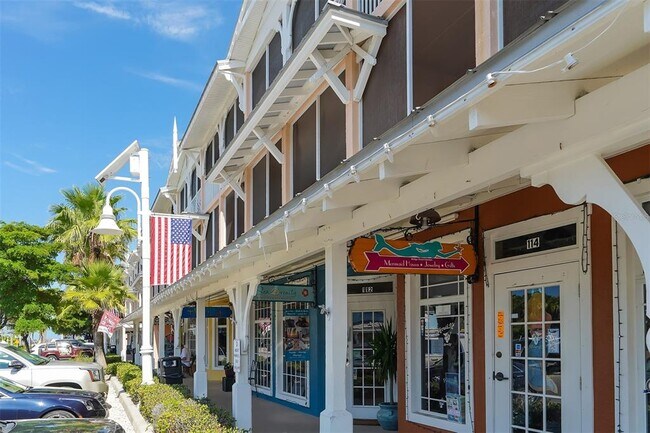 Building Photo - 4216 Plumosa Terrace