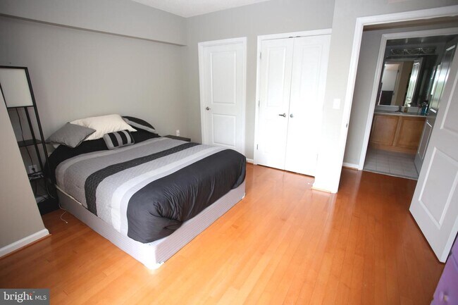 Building Photo - 7915 Eastern Ave NW