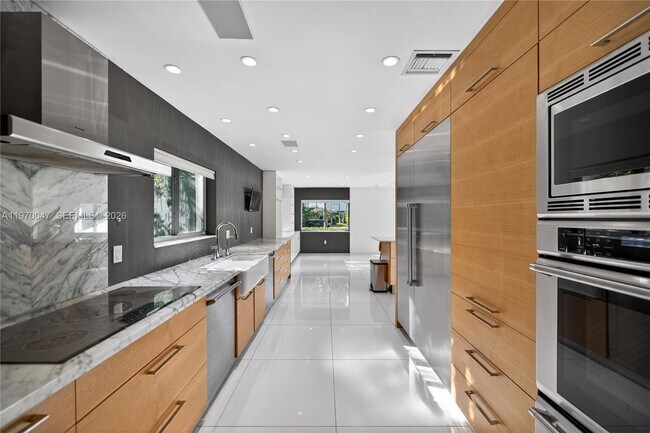 Building Photo - 1000 N Shore Dr