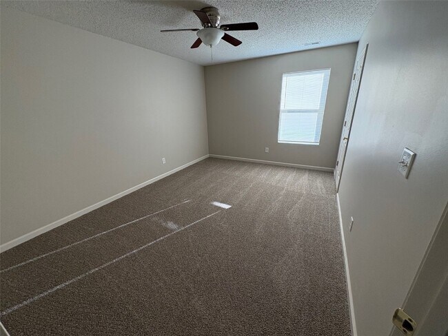 Building Photo - 31 Chesterfield Ct