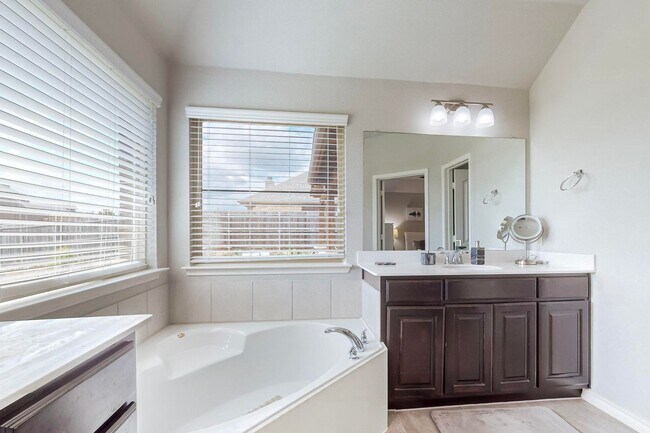 Building Photo - Lakeview Bliss: Your Dream Home Awaits! Community Pool and Park