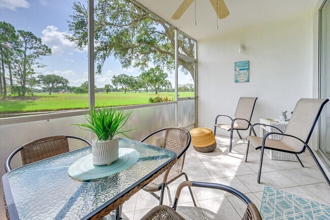 Building Photo - 745 W Country Club Dr