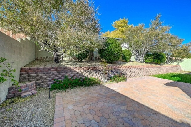 Building Photo - Marvelous Single Story, 3 Bedroom Home with NO HOA!