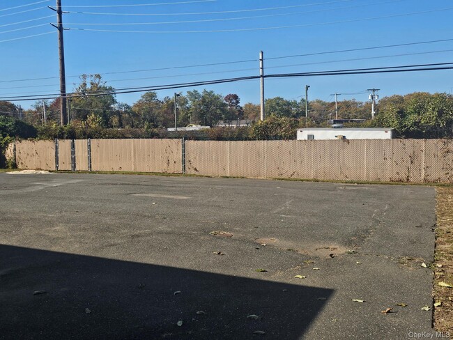 Building Photo - 87 Community Rd