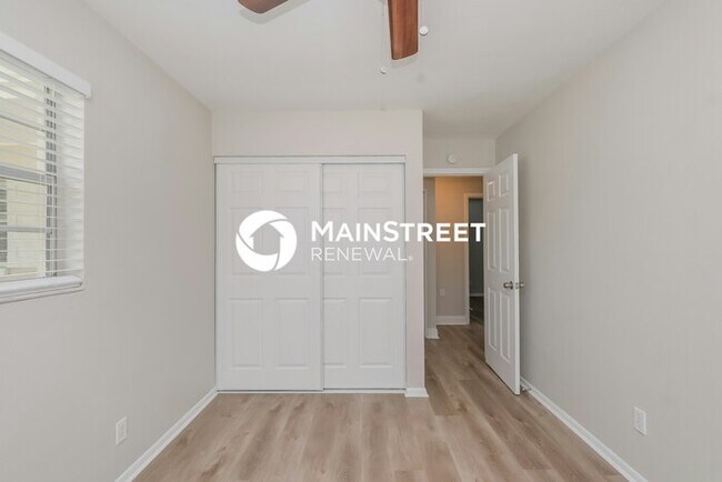 Building Photo - 3 Bedroom Pet-Friendly Home in Tampa, FL with Main Street Renewal