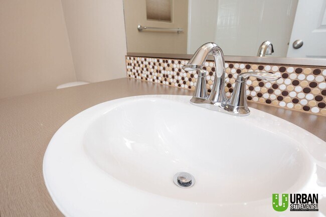Building Photo - Single Story home with 2 bed and office fo...