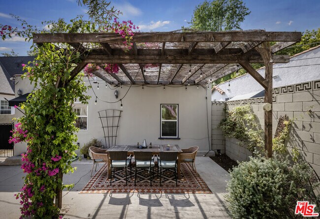 Building Photo - 3659 Glenfeliz Blvd