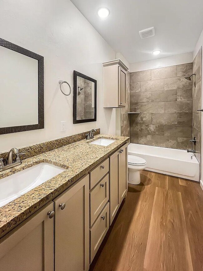 Building Photo - Stunning brand new 3BR/2BA duplex with mod...