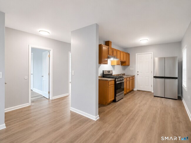 Building Photo - 893 Highland Ave