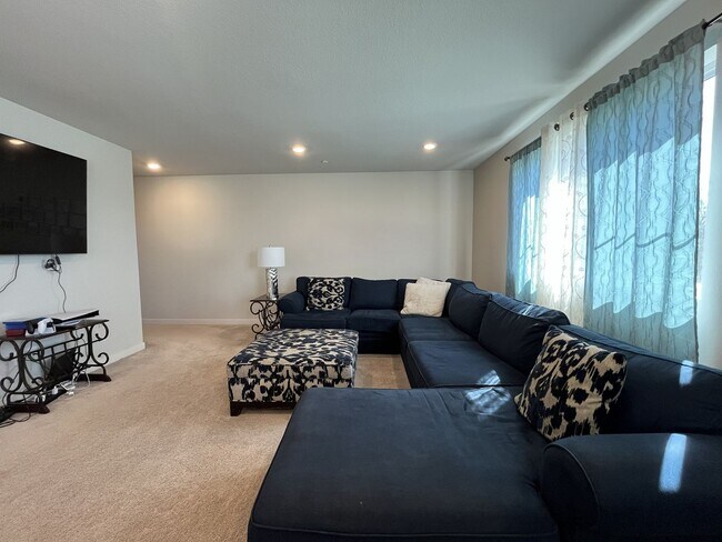 Building Photo - Spacious 5BR Home Near Mountainside High School with Loft, Balcony & Large Kitchen