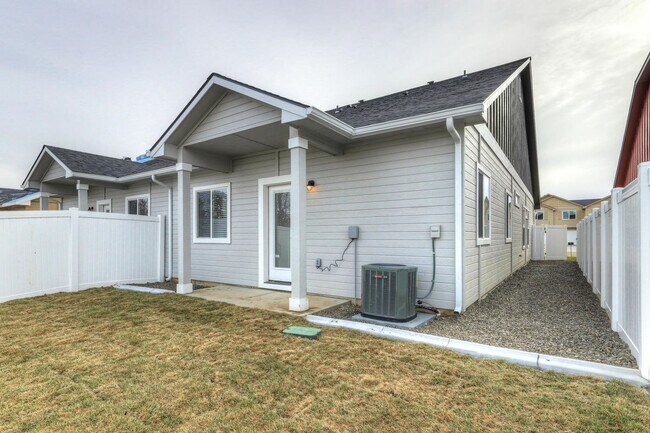 Building Photo - 2207 Ison Ct