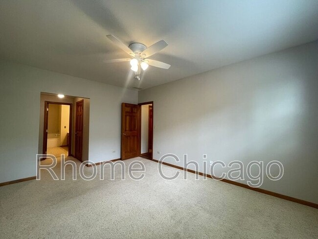 Building Photo - 519 W Parkside Dr