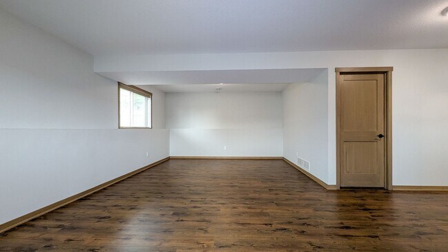Building Photo - 4 bedroom, 3 bathroom Home