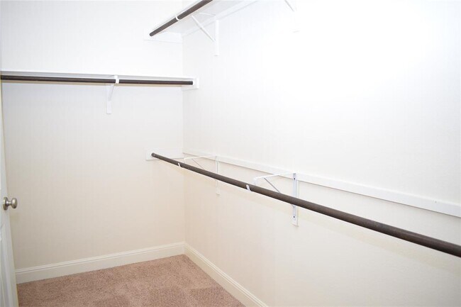 Building Photo - 3001 Tempe Dr