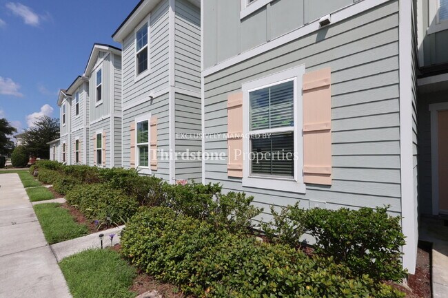 Building Photo - 433 Running Wds St