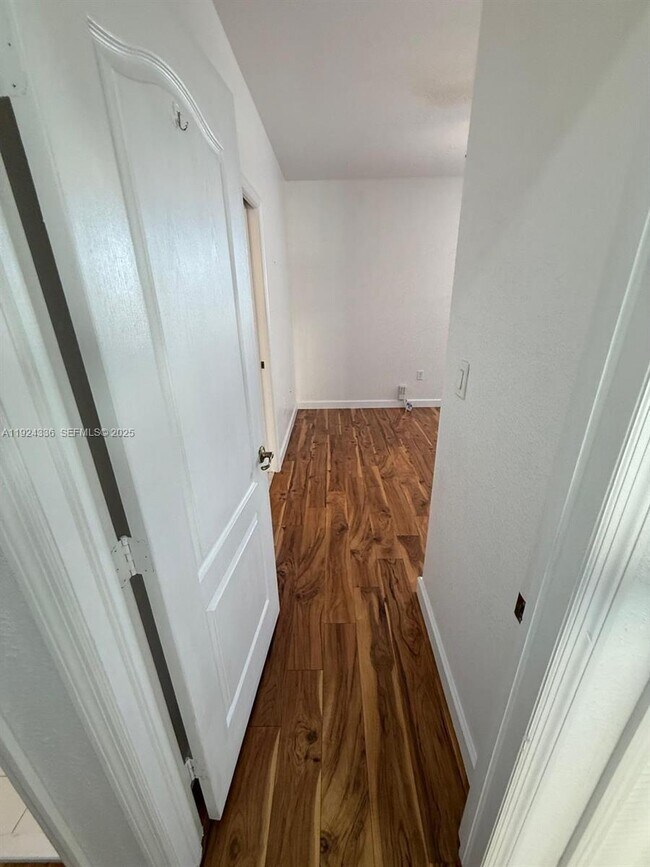 Building Photo - 5543 NW 112th Pl