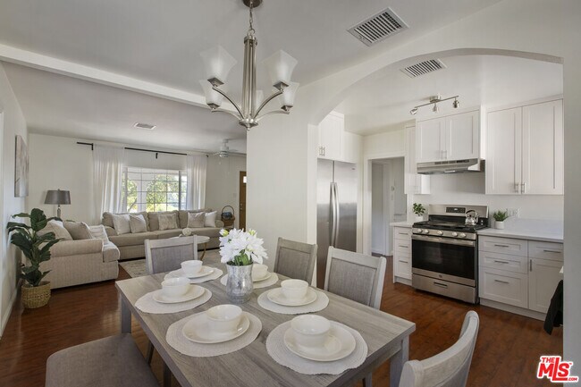 Building Photo - 2723 Ballard St