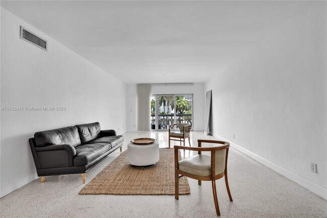 Building Photo - 9700 W Bay Harbor Dr