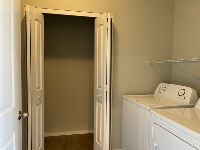 Building Photo - Newer-Very Nice 2 Bedroom 1 Bath Upstairs Noise Free Apartment****HALF OFF FIRST FULL MONTHS RENT...