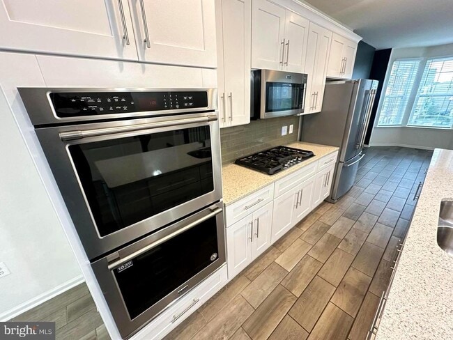 Building Photo - 5331 Greenwich Cir