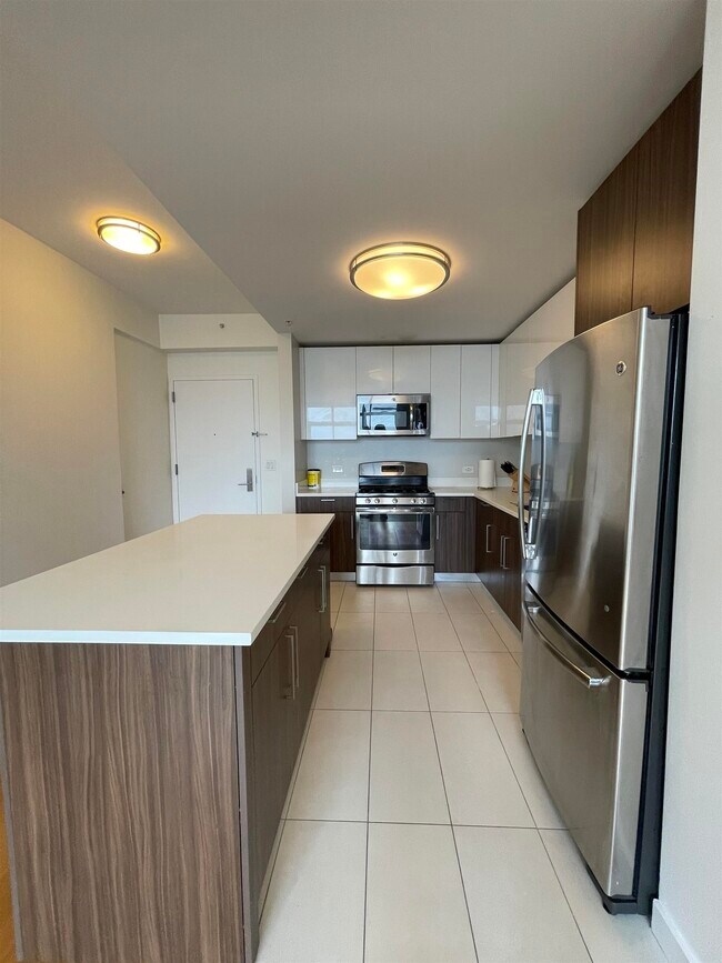 Building Photo - 110 1st St