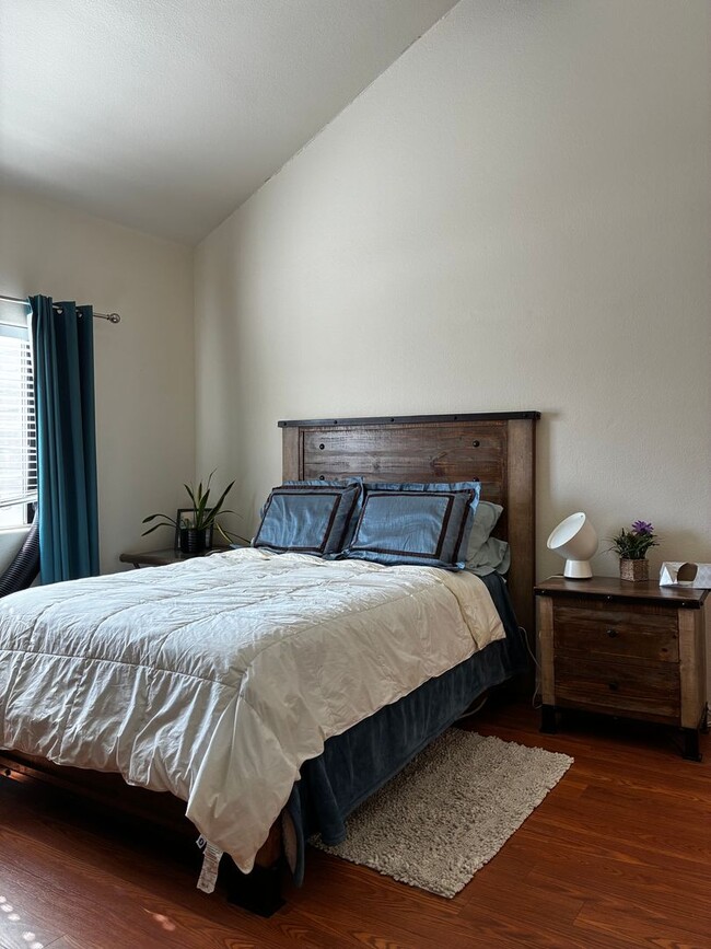 Building Photo - Beautiful La Jolla Condo – Fully Furnished – $350 Off 1st Month!