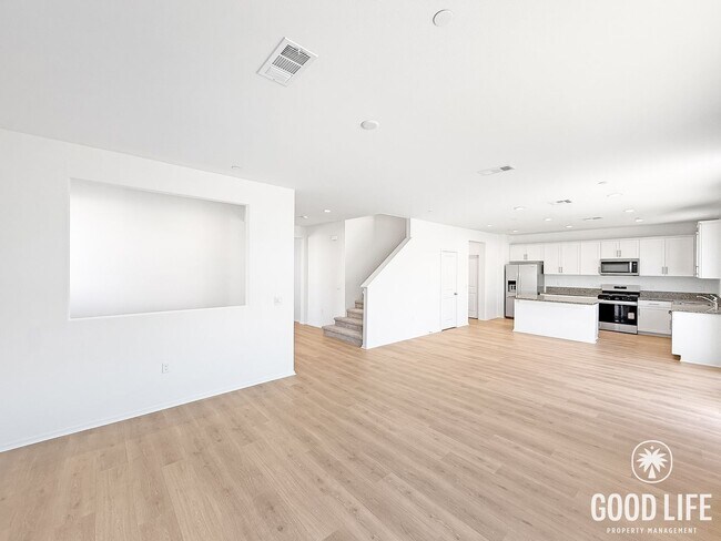 Building Photo - Beautiful 5Bd/2.5Ba Home In Lake Elsinore!