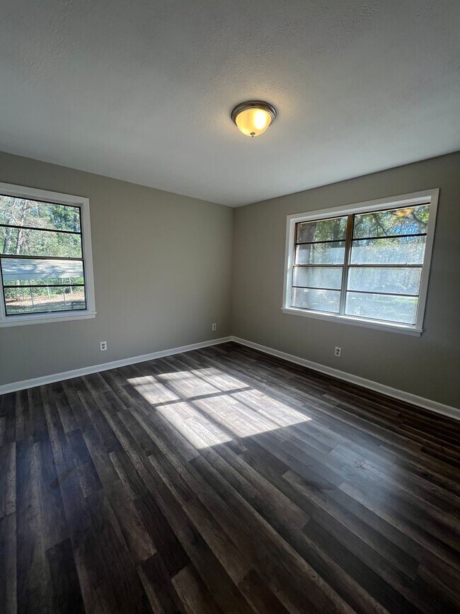 Building Photo - 6122 Southridge Dr