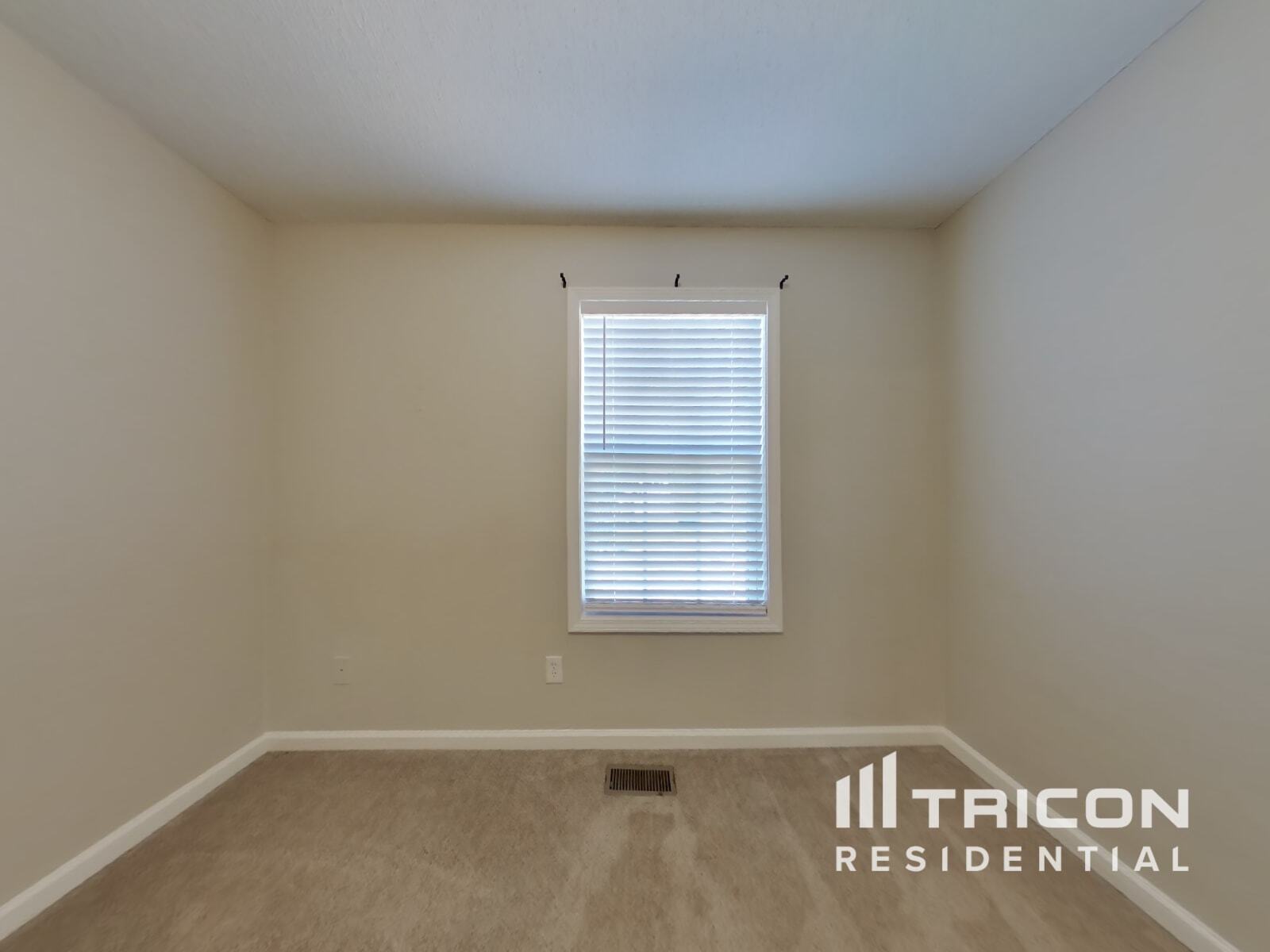 Building Photo - 65 Thorn Thicket Ct