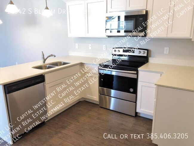 Building Photo - 14642 Bloom Dr