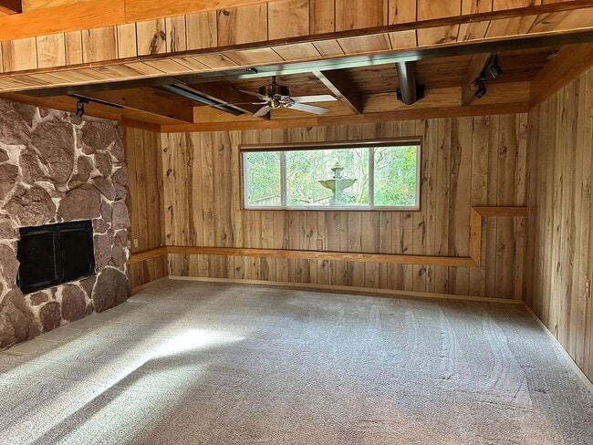 Building Photo - 3Bd/2.5Ba Newcastle Home