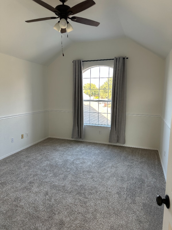 Building Photo - 4205 Lakeside Dr