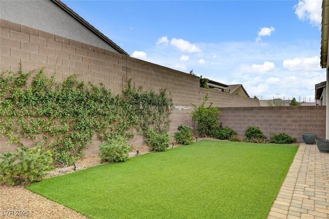 Building Photo - 3395 Stone View Ave