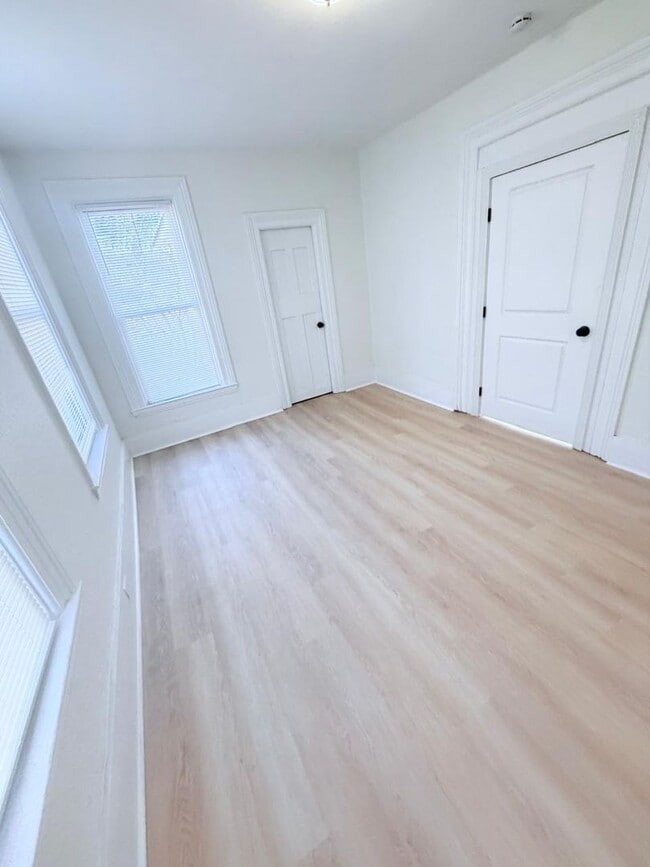 Building Photo - 2604 W 27th St