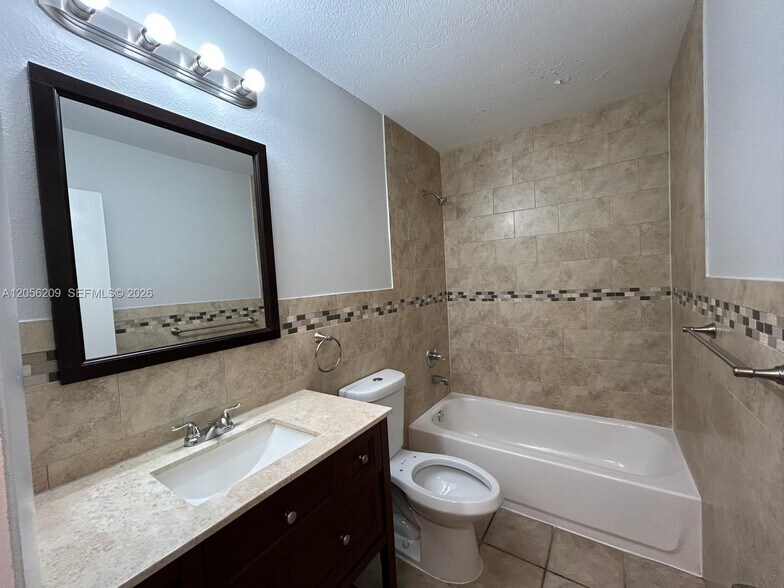 Building Photo - 1197 Washington Cir