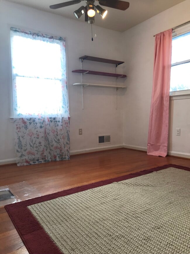 Building Photo - 5603 Lalos St