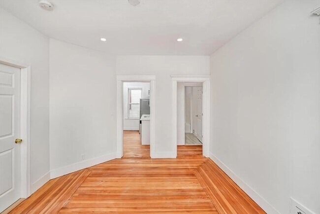 Building Photo - 41 Dix St