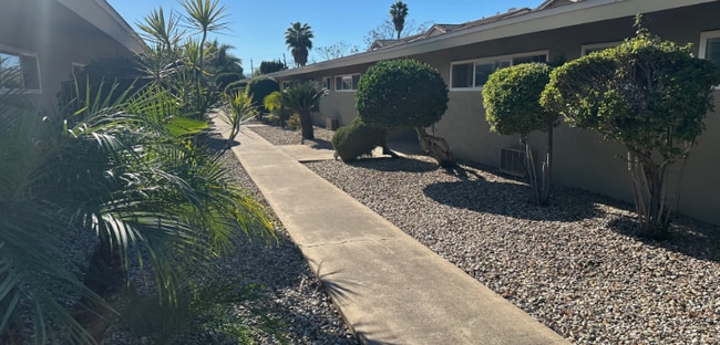 Building Photo - 633 N Fig St