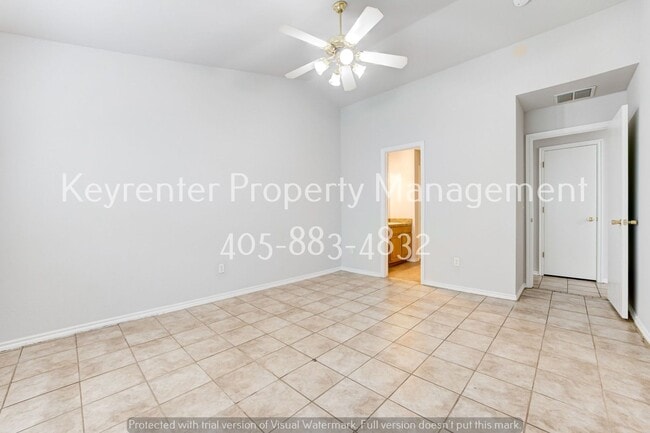 Building Photo - Cute 3BD/2BTH Duplex in Central East Norman!