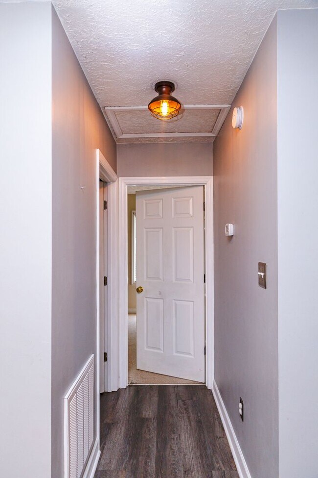 Building Photo - New Listing!