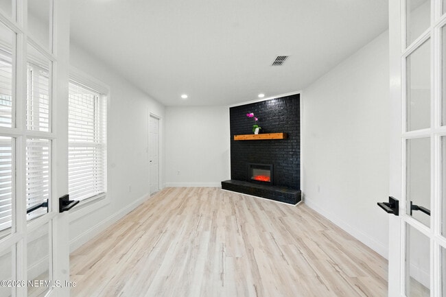 Building Photo - 2915 Holly Bay Rd