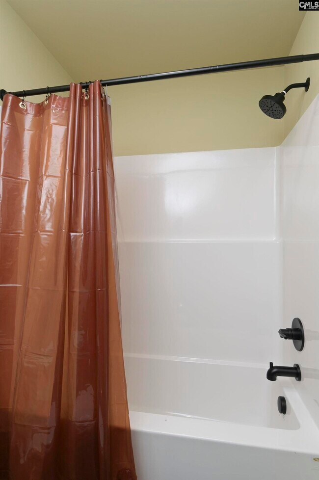 Building Photo - 816 Shull St