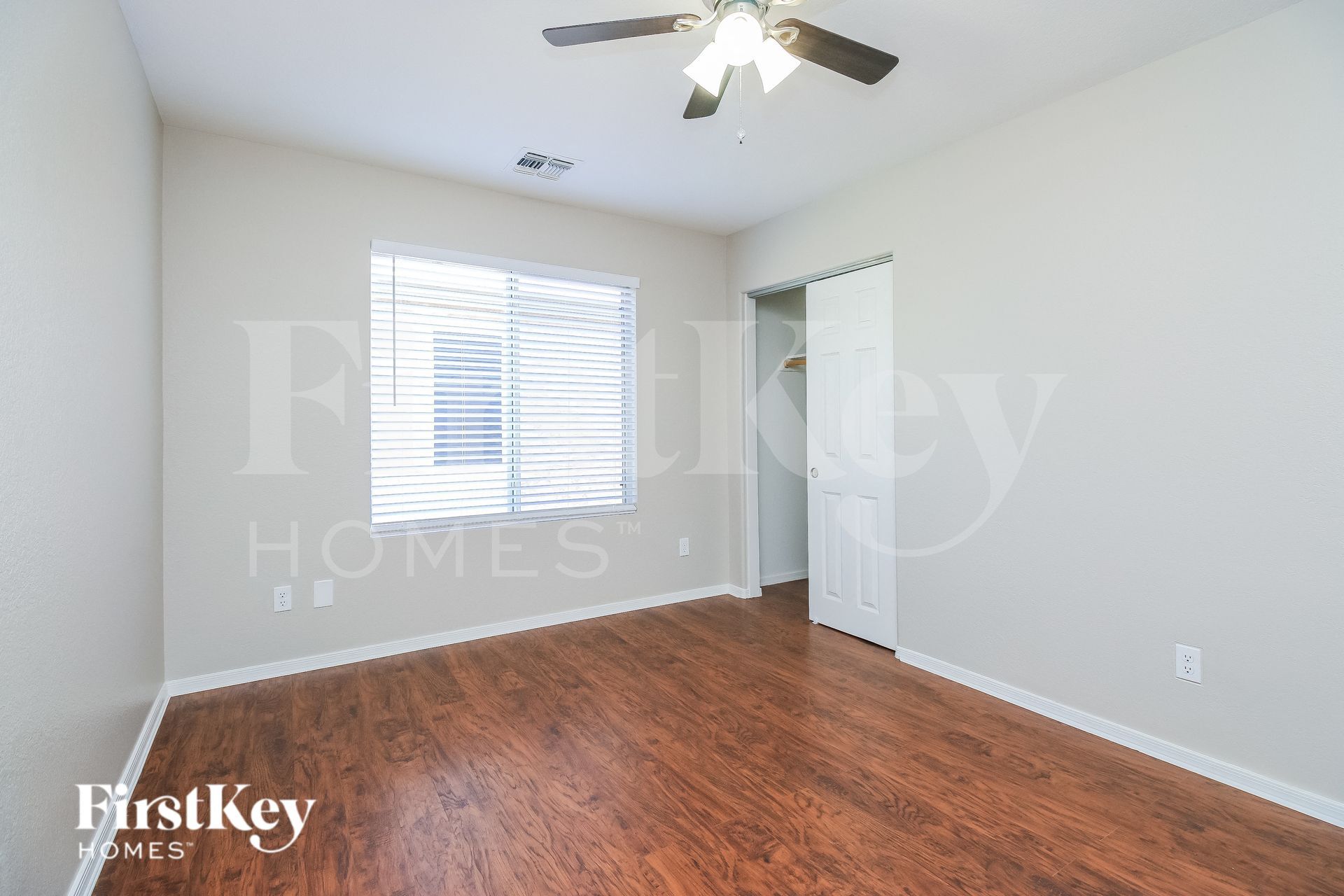 Building Photo - 4742 E Meadow Creek Way