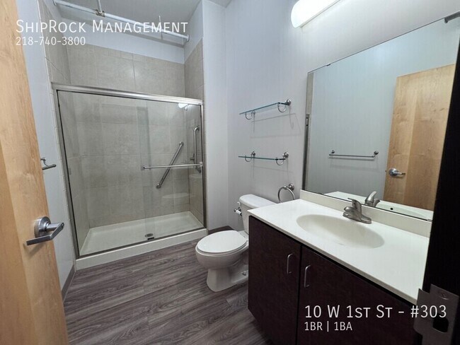 Building Photo - 10 W 1st St