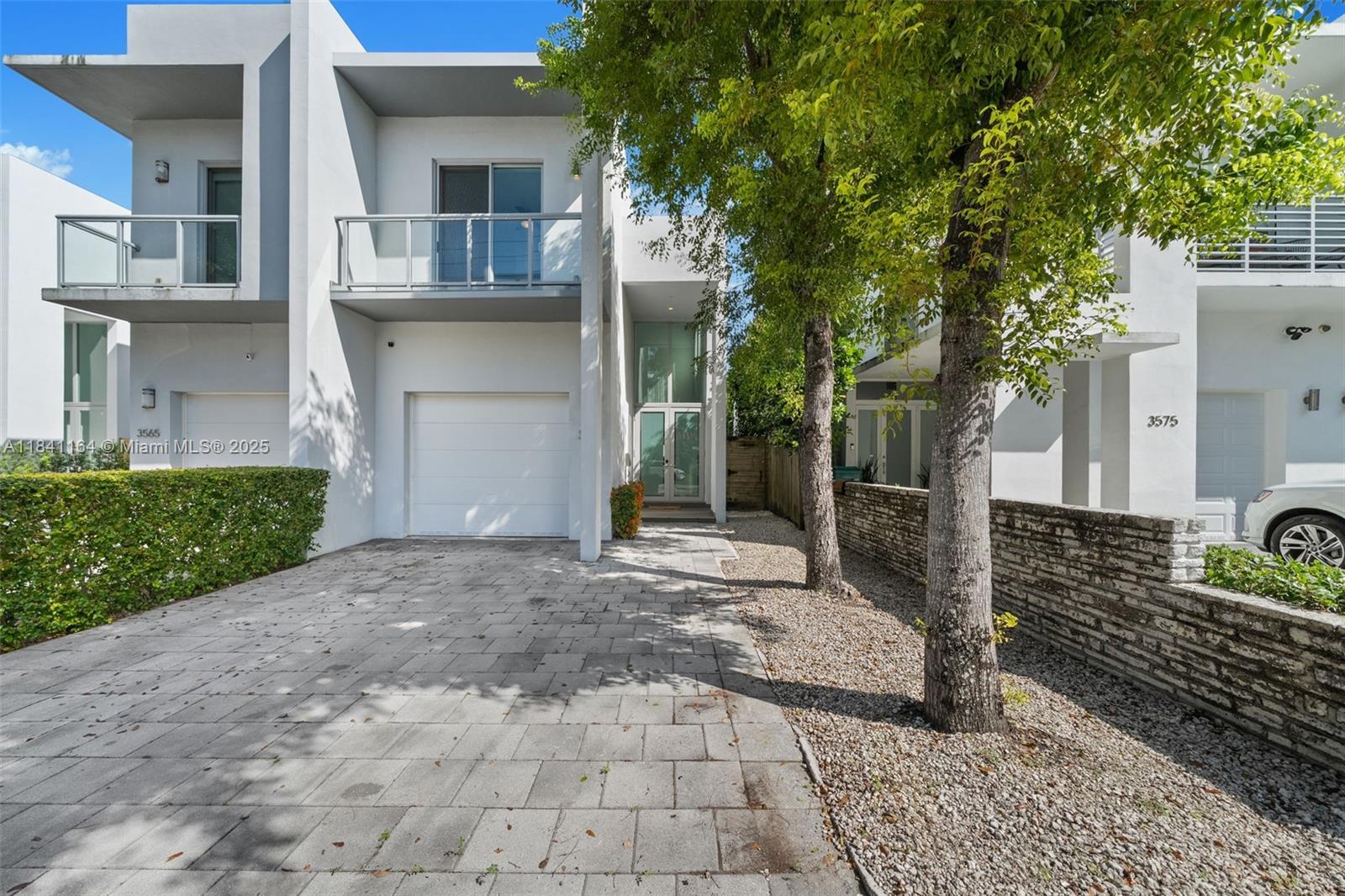 Building Photo - 3567 SW 1st Ave