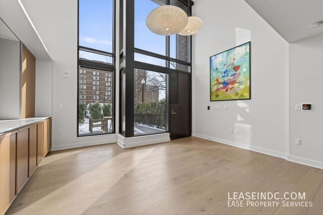 Building Photo - 1332 8th St NW